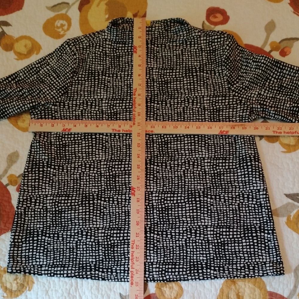 MELLODAY Black and White Geometric Blouse with Yellow Accents
